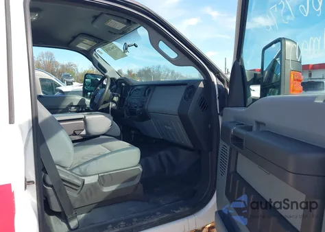 2011 Ford F-250 Xl z USA, uszkodzony, nr VIN 1FTBF2B62BEC37454